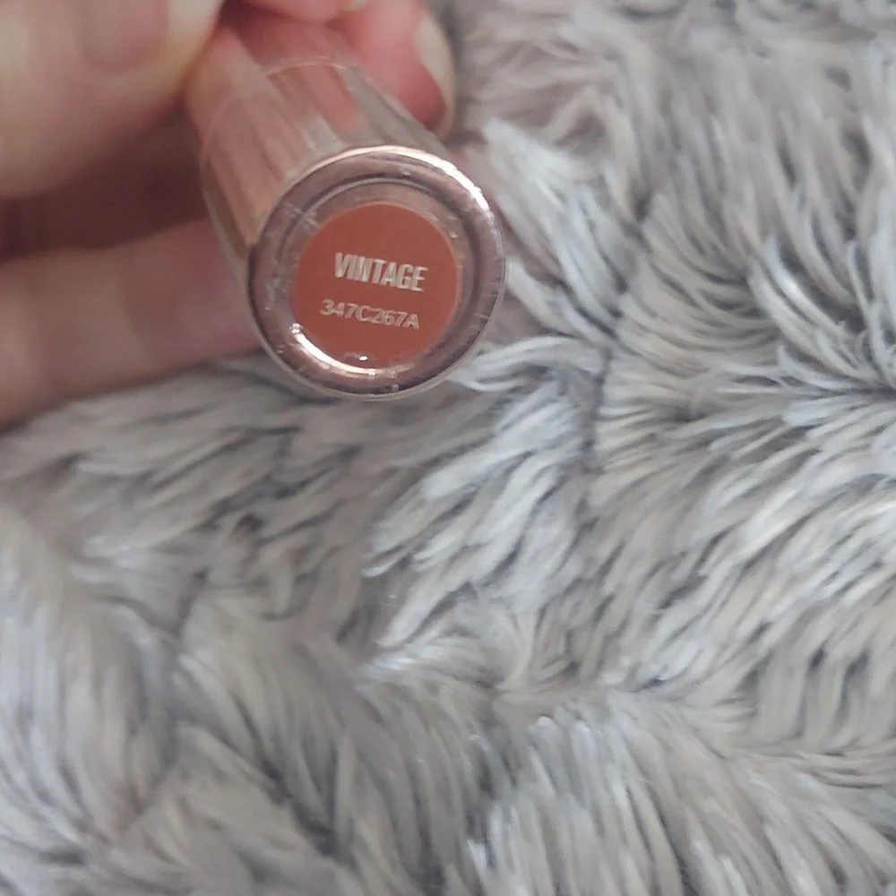 Makeup Revolution new seal